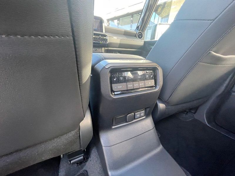 Toyota Land Cruiser 2.8D 8AT 4x4 Executive Skyview - fotka 28 z 34