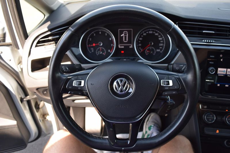 Volkswagen Touran (2019) 1.5TSI 110kw CLBMT 7MÍST TAŽNÉ - fotka 28 z 46