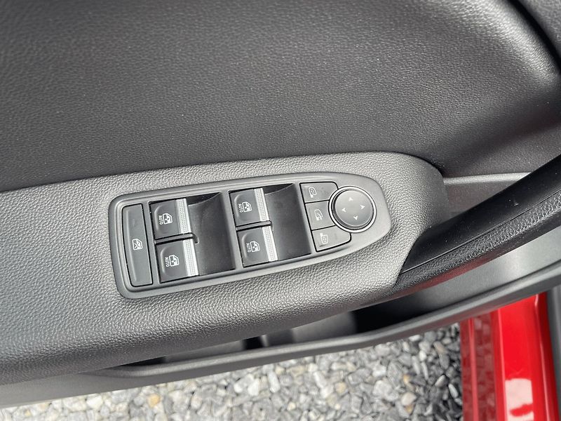Renault Captur (2021) 1.0 TCe,67kW,Intens,1.Maj,ČR - fotka 30 z 41