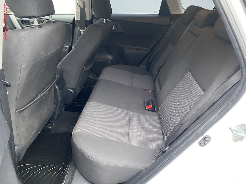 Toyota Auris (2014) 1.6, +kola - fotka 9 z 18