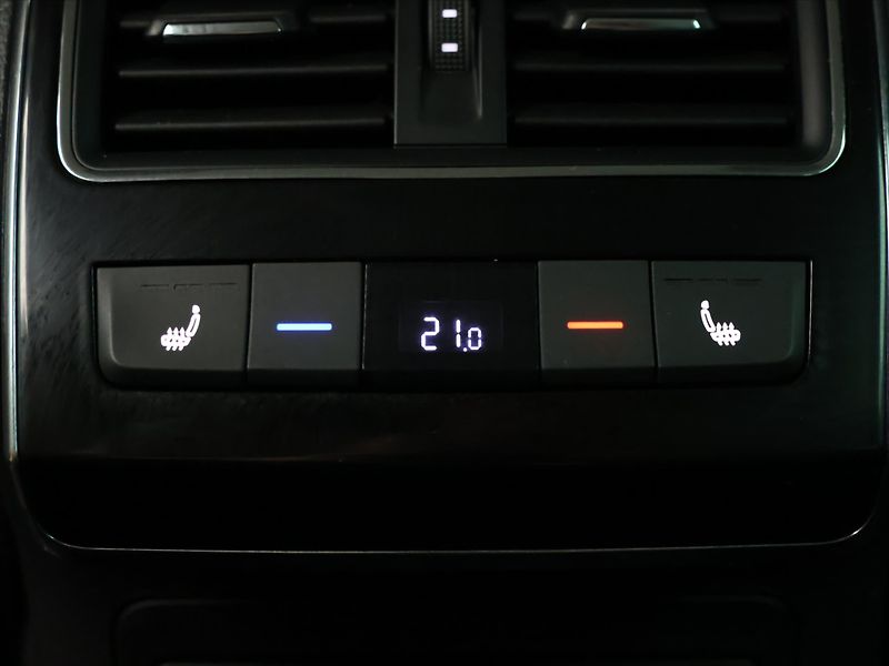 Škoda Superb 2,0 TDI 140kW 4x4 DSG L&K DPH - fotka 30 z 37