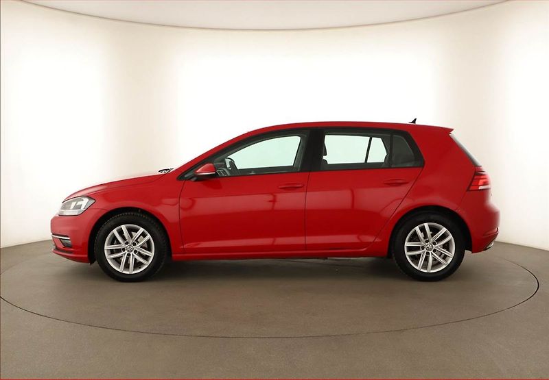 Volkswagen Golf (2019) 1.5 TSI, Automat, Tempomat - fotka 3 z 14