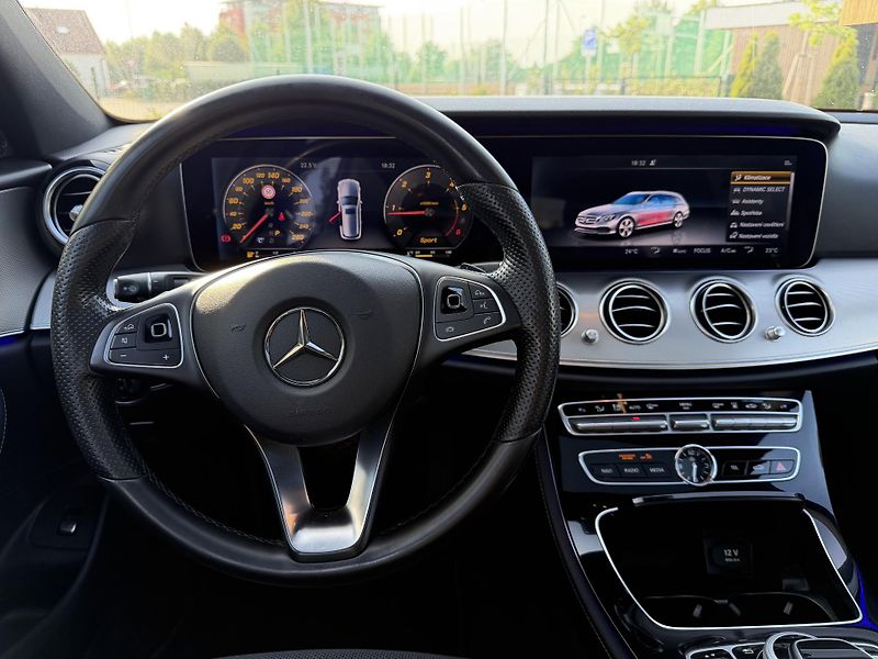 Mercedes-Benz Třídy E 220d 143 kw/AMG line - fotka 15 z 23
