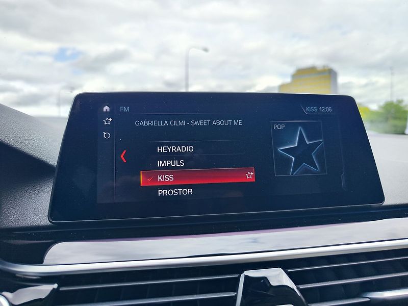 BMW Řada 5 520d/140kW Sportline - fotka 17 z 34