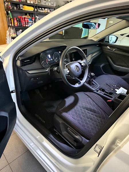 Škoda Octavia 2.0 TDI / 85kW / Amb. ČR - fotka 8 z 19