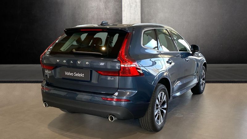 Volvo XC60 MOMENTUM PRO, B4 AWD, 145+10 k - fotka 4 z 26
