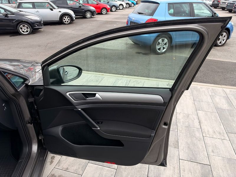 Volkswagen Golf (2015) Variant 1.6TDI 4Motion 81kW - fotka 24 z 37