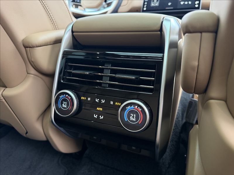 Land Rover Range Rover P460e HSE - fotka 31 z 36