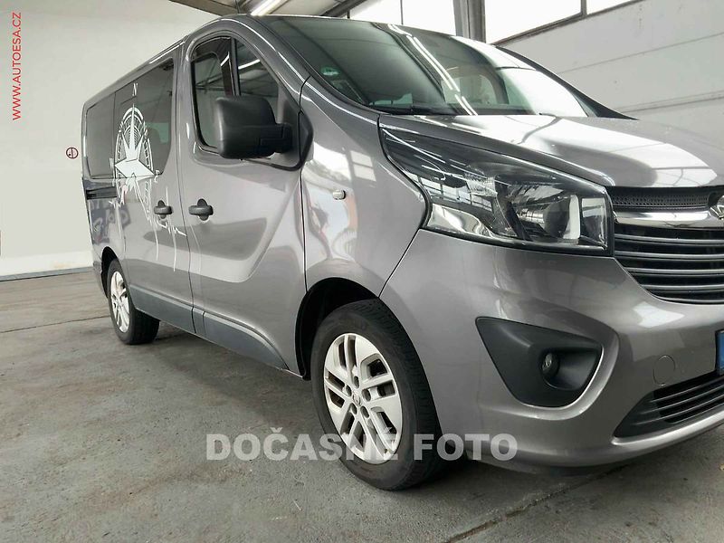 Opel Vivaro (2015) 1.6CDTi 8míst, navi, AC - fotka 1 z 10