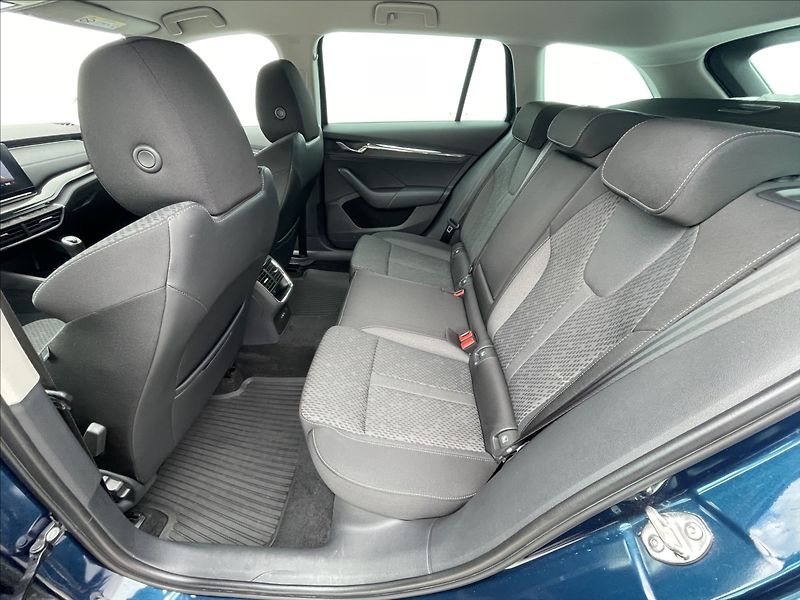 Škoda Octavia 2,0 TDI Combi Style Plus NAVI - fotka 17 z 23