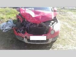 Zruční ruští klempíři se pustí i do aut, která vypadají, že jim již není pomoci.