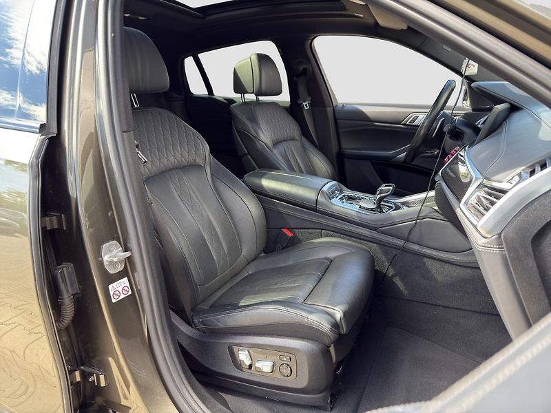BMW X6 xDrive40i - fotka 12 z 22