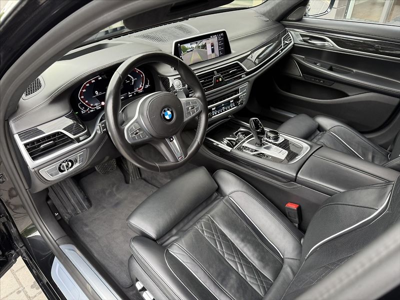BMW Řada 7 3,0 xDrive 740d - fotka 9 z 39