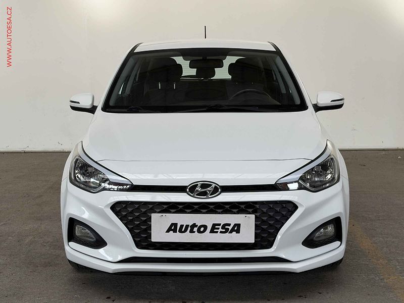 Hyundai i20 (2019) 1.2i, 1.maj,ČR, AC - fotka 2 z 16