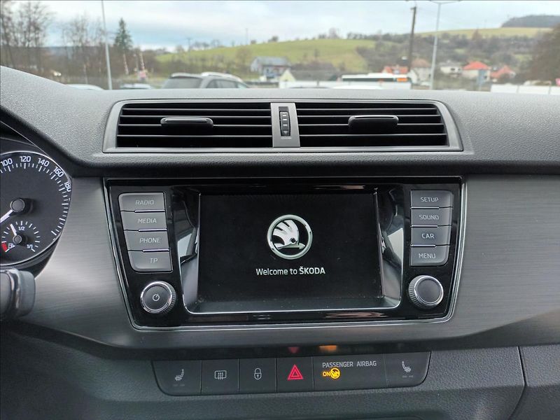 Škoda Fabia 1,2 TSI,STYLE,SERVISKA,PANO - fotka 31 z 43