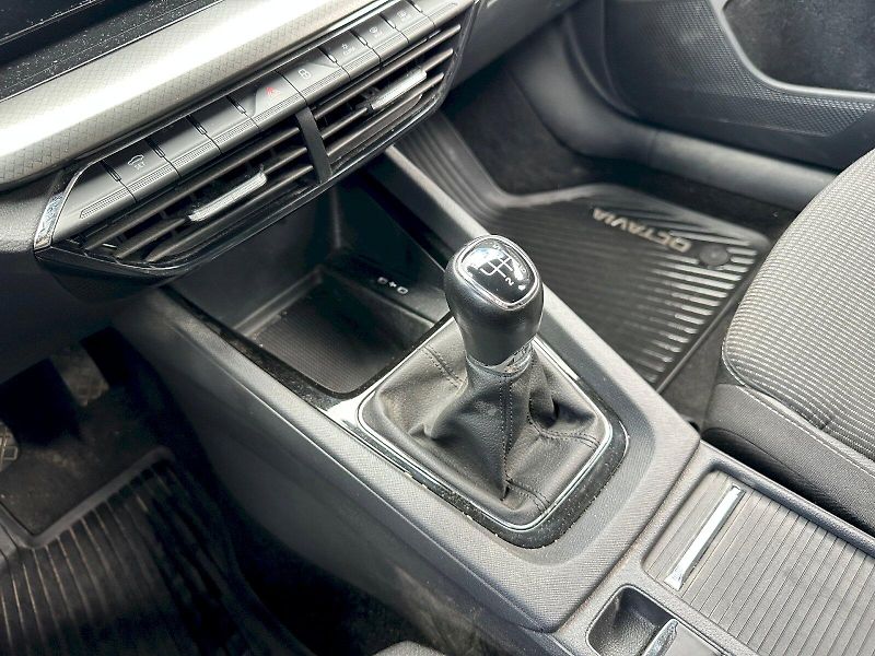 Škoda Octavia (2023) 2.0 TDI 85kW Ambition Combi - fotka 18 z 21