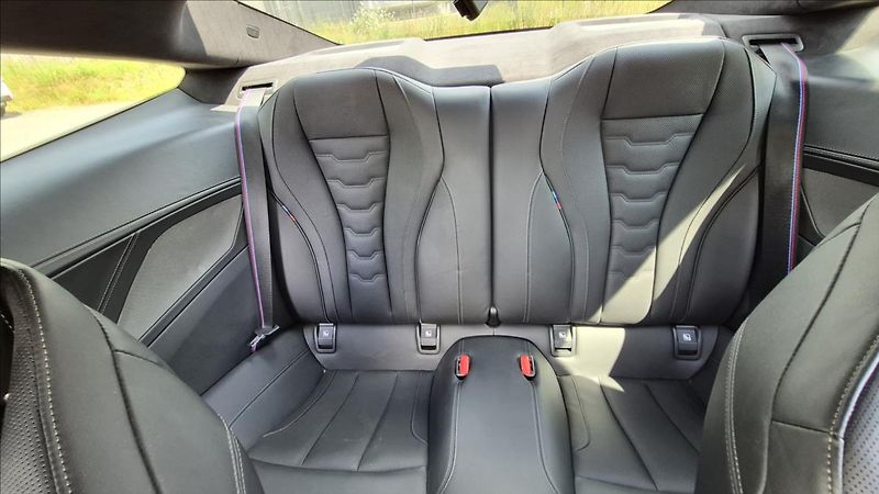 BMW Řada 8 4,4 V8 390 Kw M850i xDrive DPH - fotka 16 z 28