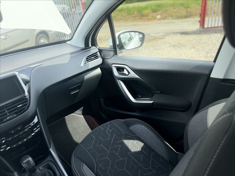 Peugeot 2008 1,2 i DIGIKLIMA, NOVÉ V ČR - fotka 17 z 24
