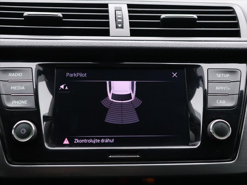 Škoda Fabia 1,0 TSI 81kW Style LED CZ DPH - fotka 18 z 28
