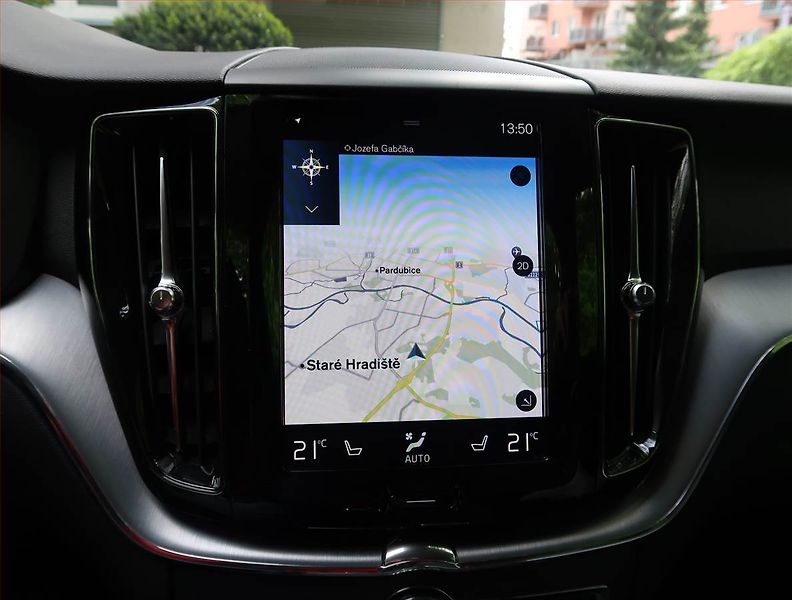 Volvo XC60 (2019) D4 - fotka 16 z 27