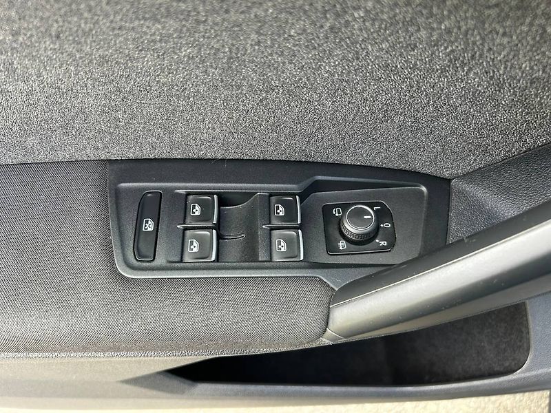 Volkswagen Tiguan (2023) 1.5 TSI 110kW MOVE manuál - fotka 19 z 31
