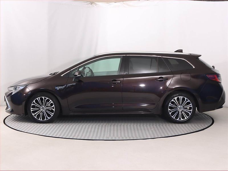 Toyota Corolla (2020) Executive 2.0 Hybrid - fotka 3 z 21