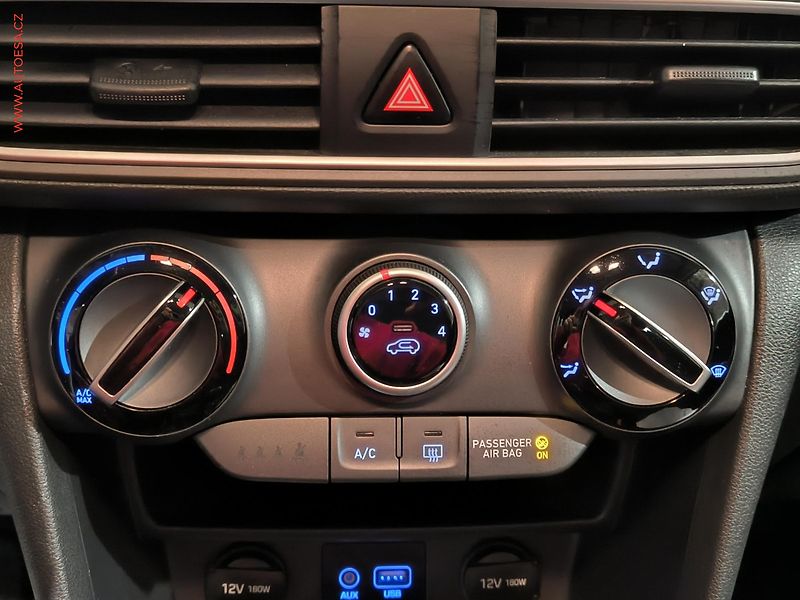 Hyundai Kona (2018) 1.0 T-GDi, LED, AC - fotka 15 z 17