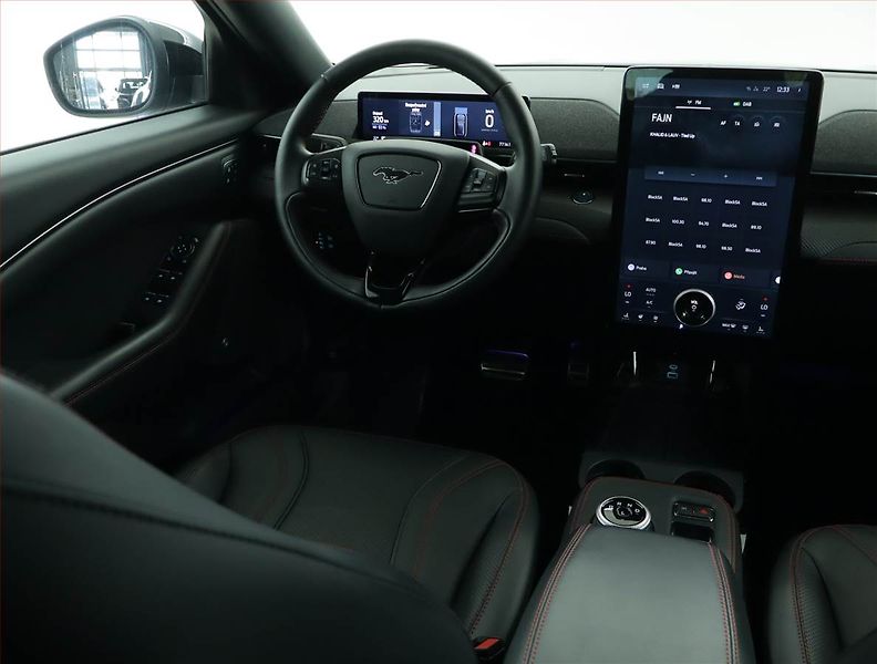 Ford Mustang Mach-E (2021) Standard Range AWD, SoH 94% - fotka 7 z 21