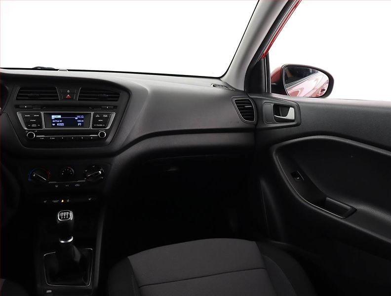 Hyundai i20 (2017) 1.2, Tempomat, Park. senzory - fotka 8 z 19