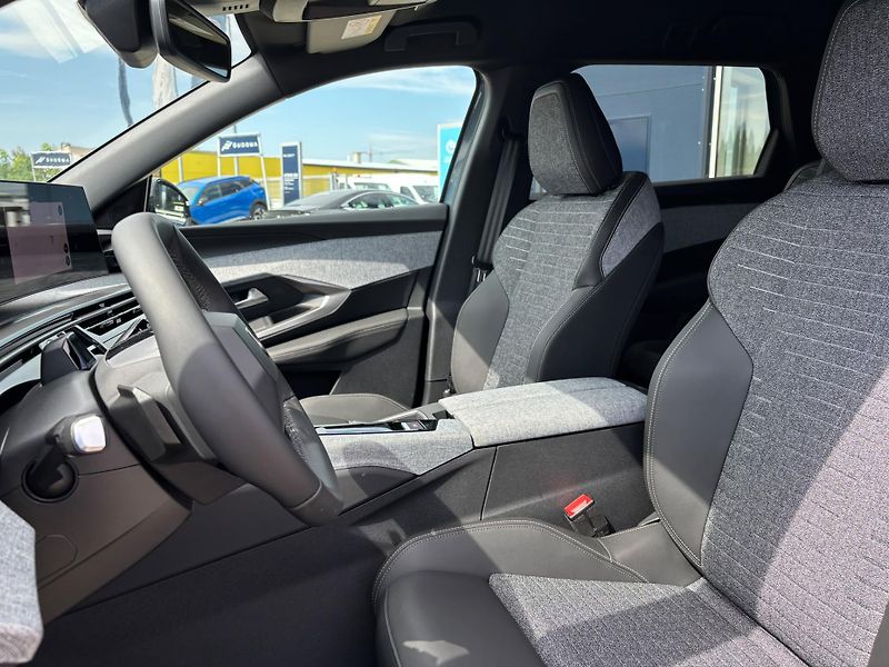 Peugeot 5008 (2026) BUSINESS Hybrid 145 e-DCS6     - fotka 12 z 25