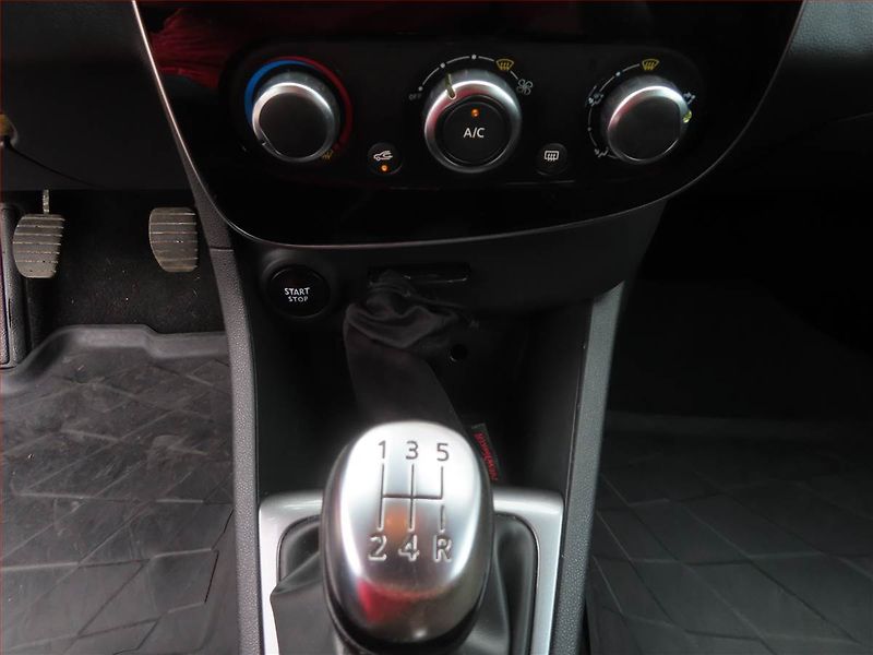 Renault Clio (2017) Limited 1.2 16V, Serv.kniha - fotka 15 z 19