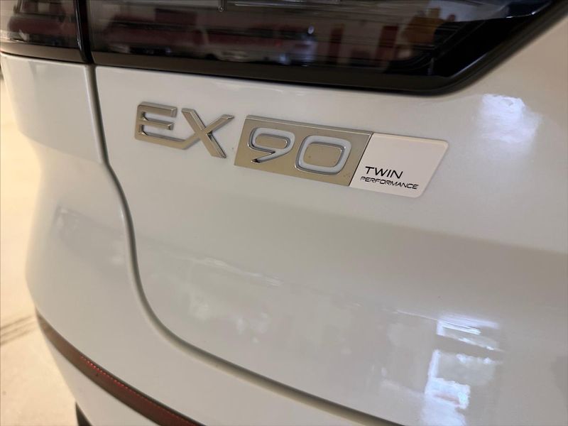 Volvo EX90 (2026) 0,0 Twin Mot Perf Ultra 2117 - fotka 14 z 16