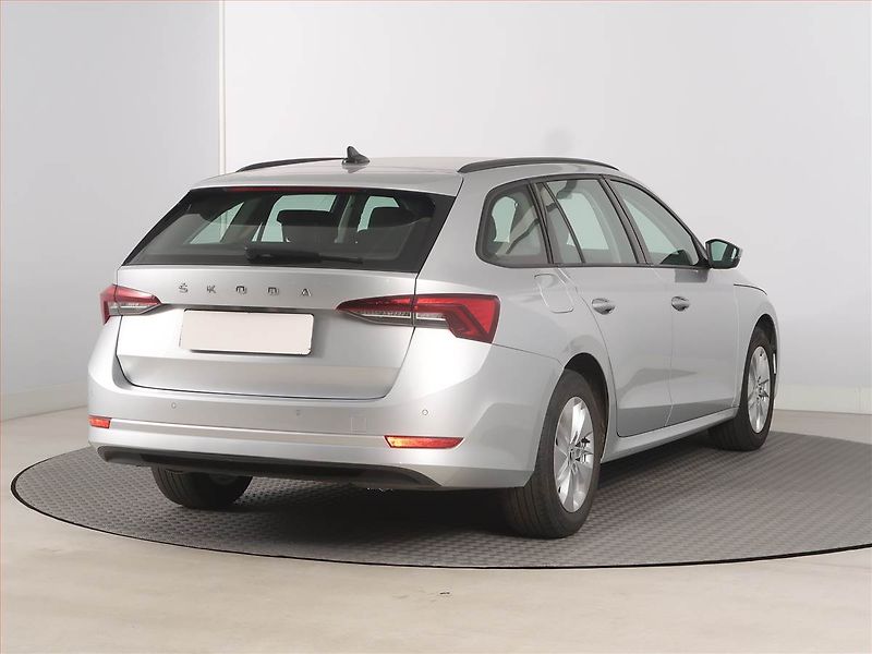 Škoda Octavia (2023) Ambition 2.0 TDI, ČR,1.maj - fotka 5 z 15