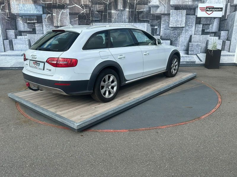 Audi A4 Allroad (2012) 2.0TDi, 105KW, 4x4, B&O - fotka 6 z 27