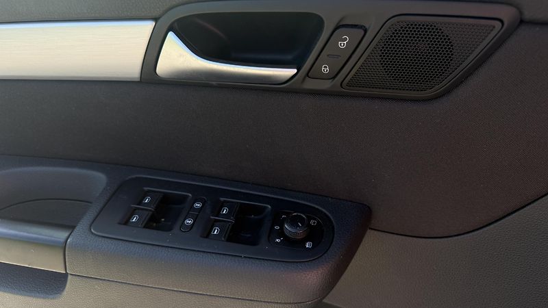 Volkswagen Sharan (2015) 2.0 TDI 110KW DSG 7MÍST - fotka 21 z 26