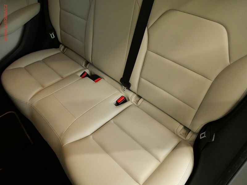 Mercedes-Benz Třídy B (2014) 2.2 CDi 4Matic B200, AT, LED - fotka 9 z 22