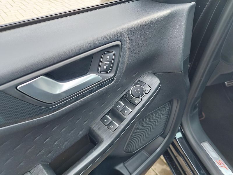 Ford Kuga (2021) III. TDCi ST Line  88kW - fotka 19 z 45