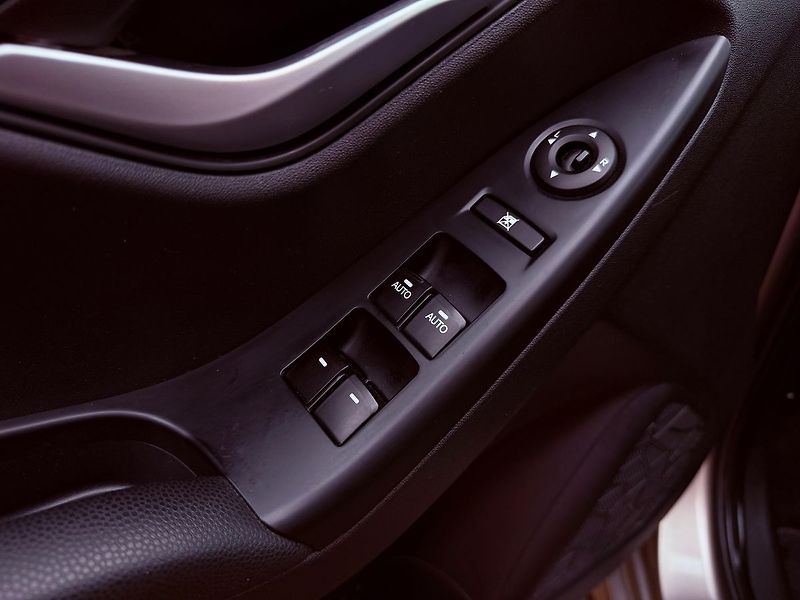 Hyundai ix20 1.6 Comfort, Navi, AutoAC - fotka 12 z 26