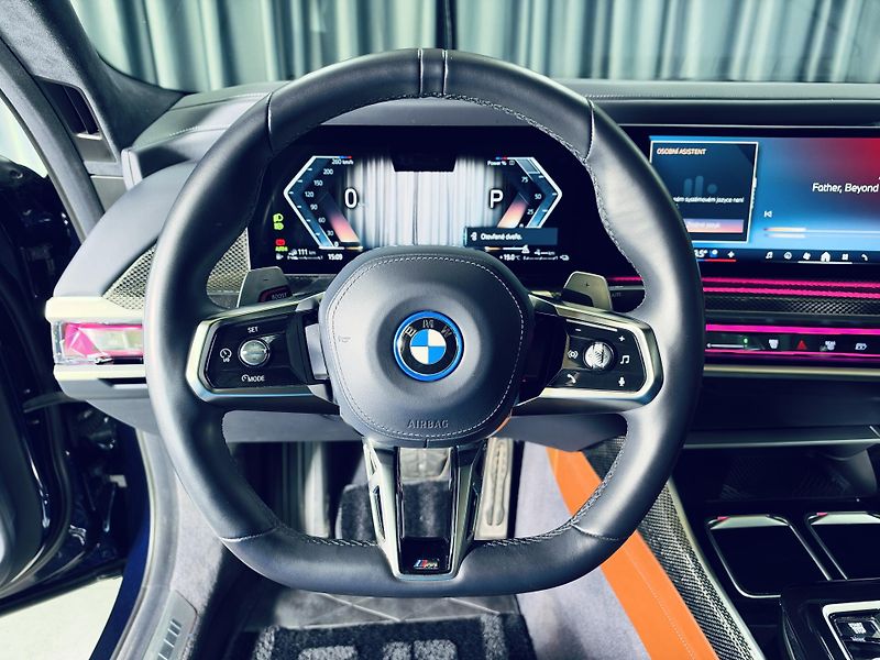 BMW Řada 7 (2023) 750e*ZÁRUKA*TV*MAX.VÝBAVA - fotka 20 z 46