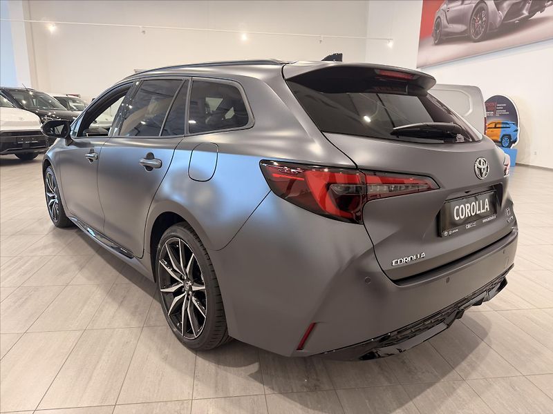 Toyota Corolla GR Sport  2.0 Hybrid (178k) - fotka 3 z 11