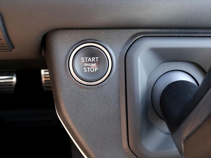 Land Rover Defender 3,0 D200 110 S 147kW CZ DPH Zá - fotka 24 z 35
