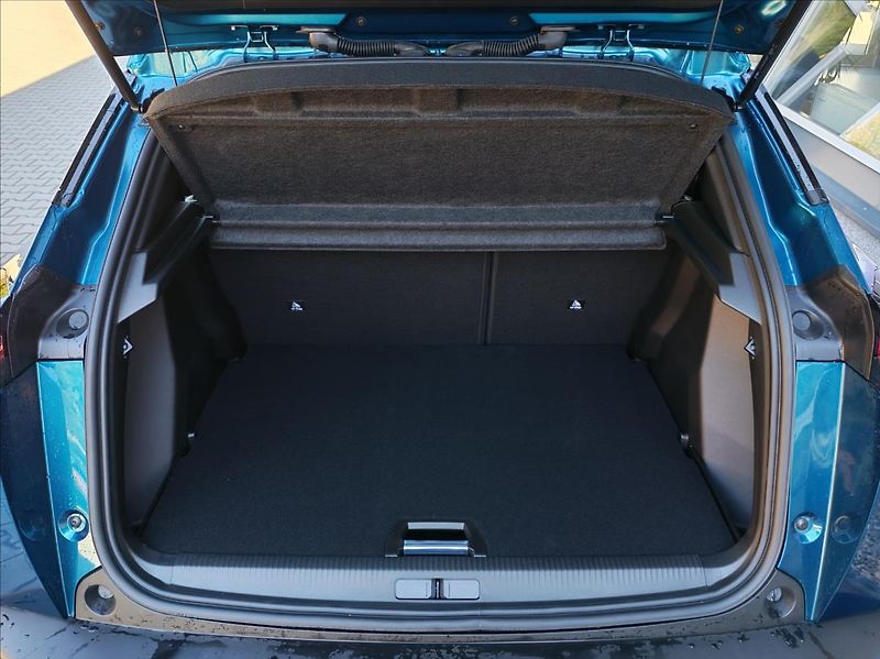 Peugeot 2008 (2026) 1.2 ALLURE Hybrid 110 e-DCS6 - fotka 9 z 18