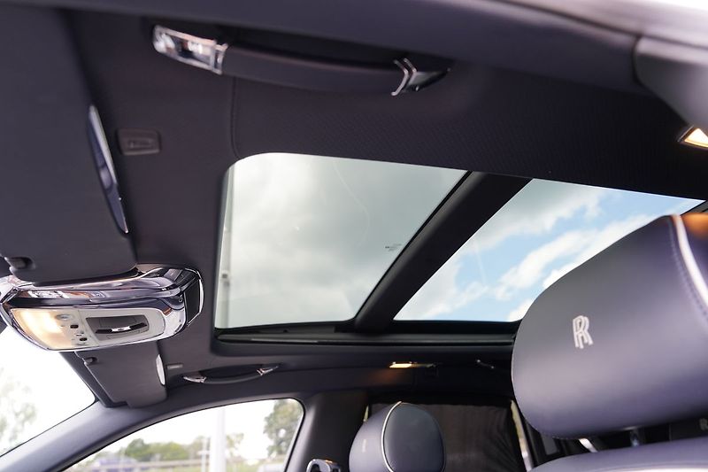 Rolls-Royce Ghost 6.75i V12  570 PS - fotka 41 z 45