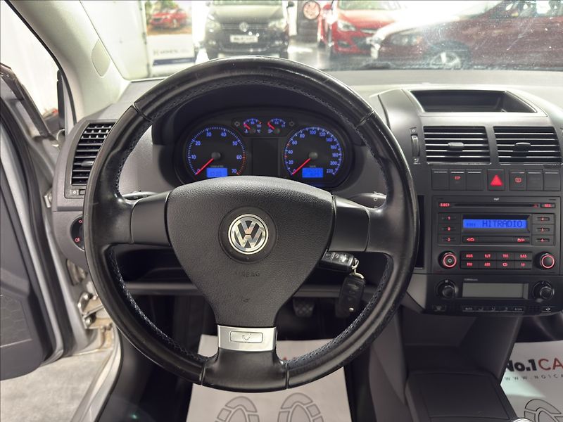 Volkswagen Polo 1,2   i TOUR ČIDLA ŠÍBR ALU ST - fotka 8 z 19