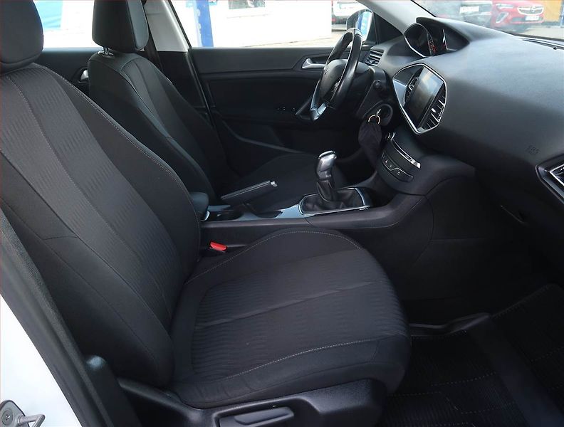Peugeot 308 (2017) 1.2 PureTech, Serv.kniha, Navi - fotka 9 z 20