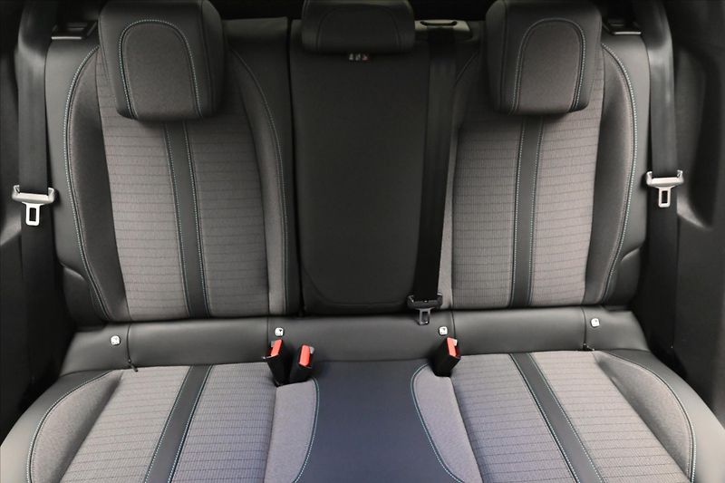 Peugeot 2008 1,5 BlueHDi 81 kW Allure Záruk - fotka 26 z 29