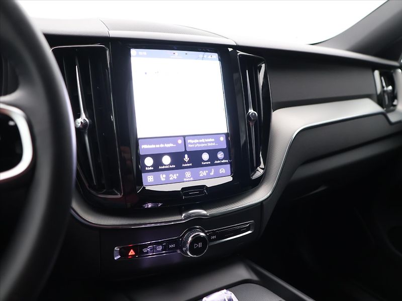 Volvo XC60 2,0 B5 AWD Plus Black Ed. AT - fotka 19 z 31