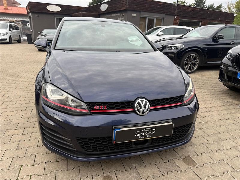 Volkswagen Golf 2.0 GTI DSG - fotka 2 z 19