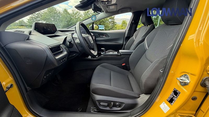 Toyota Prius 2.0 PHEV PRESTIGE - fotka 13 z 24