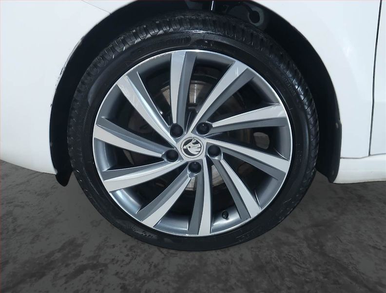 Škoda Superb (2014) Laurin&Klement 2.0 TDI, 4X4 - fotka 15 z 20